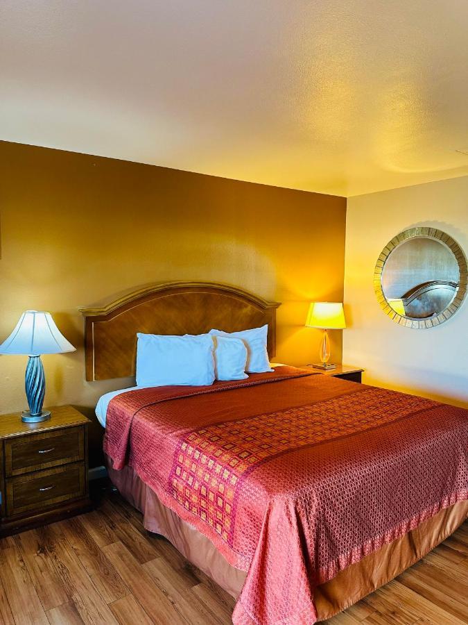 ויסטה Franciscan Inn Motel מראה חיצוני תמונה