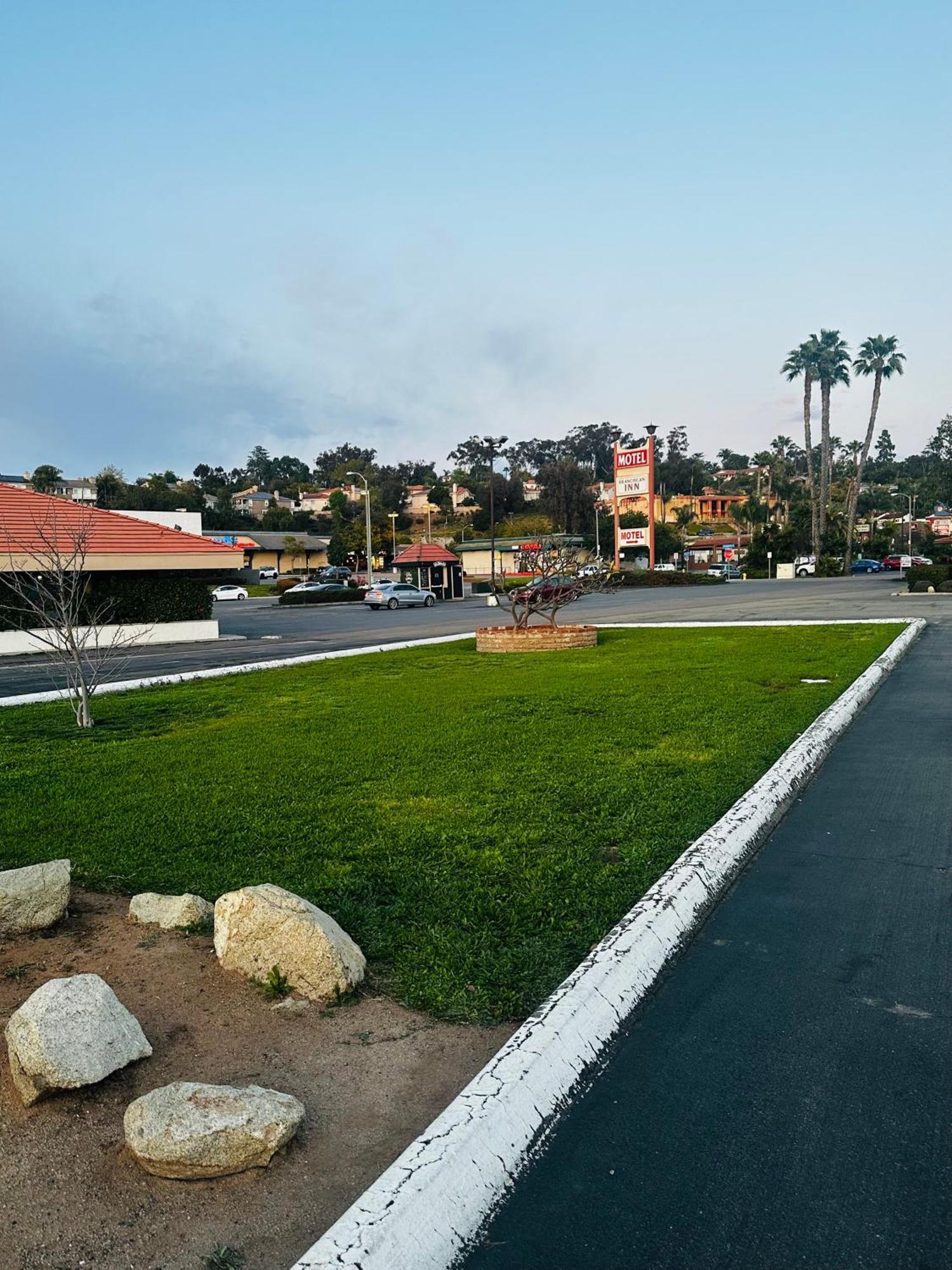 ויסטה Franciscan Inn Motel מראה חיצוני תמונה